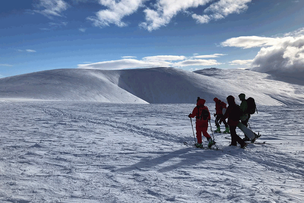 Vicki McCreadie skiing