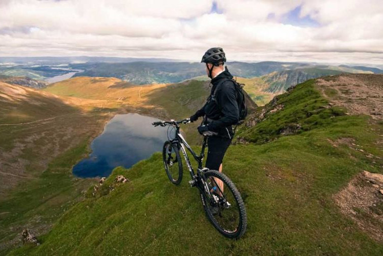 Cycling a the top of the Fells