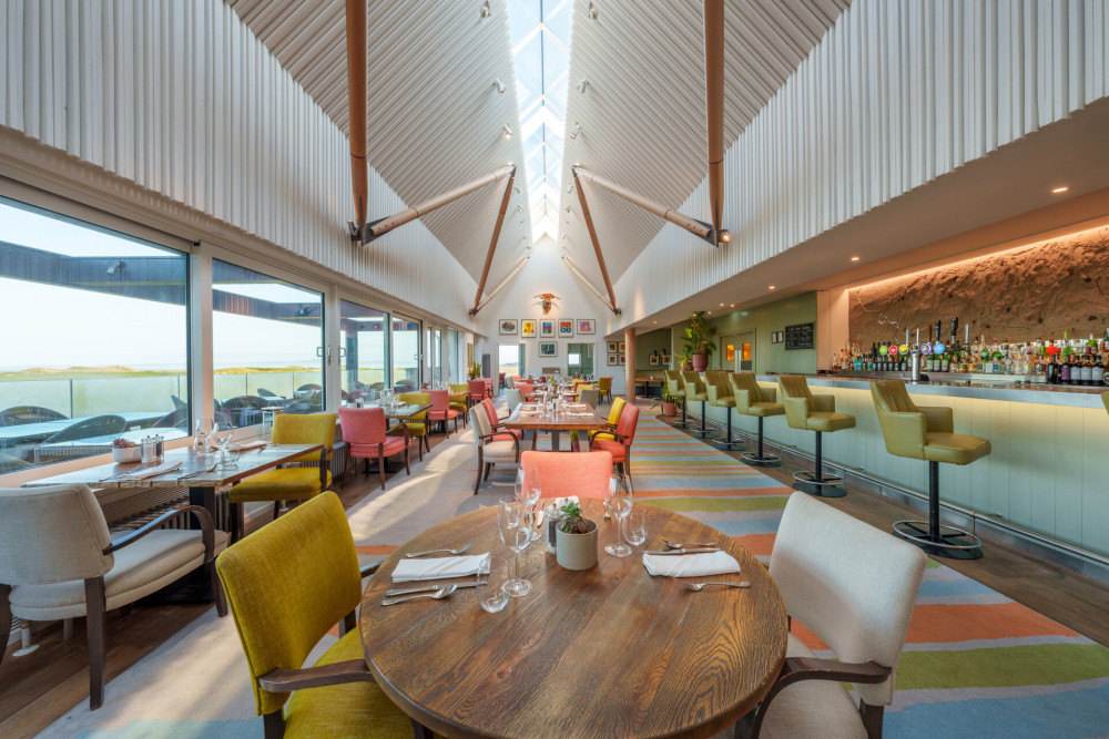 18 Restaurant & Bar