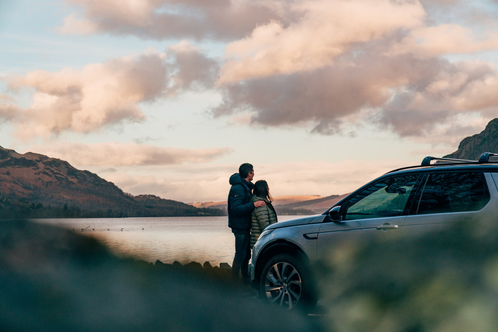 Land Rover Discovery at Another Place, The Lake